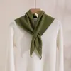 Bufanda tejida de mezcla de lana, versátil para otoño e invierno, chal triangular, bufanda clásica coreana de color liso para cruzar el cuello, en stock para venta al por mayor