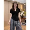 Conjunto de verão feito sob medida: um deslumbrante top de tricô com decote V estilo coreano com um detalhe torcido e calças largas soltas
