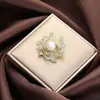 Broche único de perlas con diseño de corazón 2024 nueva moda otoño e invierno corsage accesorios de alfiler delicados para mujer Corea del Sur