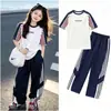 Roupa Infantil para Meninas, Conjunto de Duas Peças Novo de Verão, Camiseta Fina de Manga Curta e Calça Longa, para Crianças Maiores, Conjunto Esportivo da Moda Combinando Pai e Filho