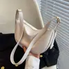 Bolsa de Couro Macio Estilo Dumpling Feminina Novo Estilo Estilo Coreano Estilo Ins Bolsa de Meia-Lua Nicho Bolsa de Ombro Transversal Simples Versátil