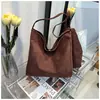 Bolso de Hombro Grande de Alta Capacidad para el Día a Día, Bolso de Hombro Simple y Versátil, Para Viajes de Clase, Bolso Grande Moderno y de Alta Gama