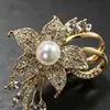 Broche de Flor de Perla de Alta Gama para Mujer, Elegante Pin de Solapa Retro, Accesorio de Lujo Ligero de Alta Calidad, Hebilla de Fijación Antiexposición
