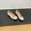 Sapatos de salto grosso com fivela quadrada de strass, aumento de 6 cm de altura, para mulheres, novo estilo outono 2026, estilo francês, forrados com fleece, quentes, bico quadrado, peludos