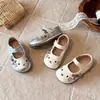Zapatos pequeños de cuero para niños, nueva colección otoño 2026, diseño de gato de dibujos animados para bebé, lindos zapatos de princesa con lazo, zapatos planos de suela blanda para niños