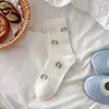 Meias de Algodão Finas Respiráveis para Estudantes de Arte com Bordado de Gatinho Fofo para Mulheres, Meias de Cano Médio Brancas Adoráveis Sem Costura para o Verão