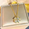 Moda Transfronteriza Exquisito Collar de Acero de Titanio con Circonitas para Mujer, Lujo Ligero Colgante Versátil de Trébol de Cuatro Hojas Joyería