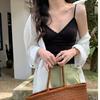 Camisola Pura Desejo com Renda para Mulheres com Bojo, Adequada para Uso Interno e Externo, Apresentando um Lindo Design nas Costas, Modeladora, Doce e Fofa Camisola Base para Mulheres