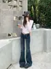 Jeans de tiro bajo del mismo estilo de Yimengling para mujer, nuevos pantalones acampanados azul oscuro estilo americano 2026 con un diseño moderno