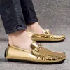 Sapatos de Beanie de Couro de Microfibra Brilhante Masculinos para Negócios Transfronteiriços Leves Slip-On Mocassins Formais Tamanho Grande Sapatos Casuais Sapatos Masculinos
