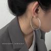 Celebridad de Internet Aretes Anillo Grande de Plata de Ley para Mujer 2025 Nuevo Estilo Explosivo Anillo Sencillo Sentido Avanzado Arete Anillo Circular Europeo y Americano Pendientes de Moda