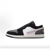 Zapatillas transfronterizas AJ1 puras originales de Putian, zapatillas de baloncesto de caña baja para hombre y mujer, diseño de panda blanco y negro, patrón de rayo, estilo de pareja, Jordan 1 con el icónico logo "swoosh"