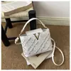 2026 Nova Bolsa de Ombro Único de Luxo Leve Feminina Design de Nicho Bolsa de Mão Moderna Bolsa Transversal Bolsa Quadrada Pequena Texturizada