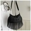 Bolso de Hombro Cruzado Individual de Color Sólido Casual con Remaches y Borlas, Estilo Bohemio Nuevo Verano 2026