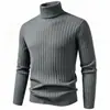 Chaqueta suéter de cuello alto a rayas para comercio exterior transfronterizo para hombre, estilo coreano otoño e invierno, ajuste ceñido, suéter liso cálido, base, en stock