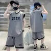 Conjunto Sem Manga para Meninos, Estilo Coreano de Verão Roupas Infantis, Colete, Roupa Esportiva de Basquete, Conjunto de Duas Peças com Shorts para Meninos de Tamanho Médio e Grande