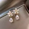 Brincos Pingente Flor de Cinco Pétalas Livro Vermelho Pequeno com Diamantes, Brincos Cintilantes, Clássicos e Versáteis Presentes de Festa, Festivos Elegantes