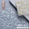 Decoraciones para uñas con forma de concha, nuevo estilo 2026, fragmentos pequeños, diseños de uñas irregulares, pegatinas de nácar, dorados y rosa melocotón de moda.
