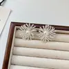 Brincos de Pérola com Flor de Coral Texturizada Estilo Francês para Mulheres, Nicho de Luxo de Alta Qualidade, Brincos Novos Simples e Versáteis