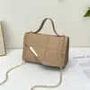 2025 Nuevo Bolso de Hombro Bolso de Mano Moda Bordado Sarga Acolchada Comercio Exterior Bolso Cruzado Texturizado para Viajes Bolso Cuadrado Ligero