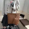 Bolsa Tote Minimalista Estilo Coreano para Mulheres 2025 Novo Modelo Versátil de Nicho Bolsa de Ombro Bolsa de Axila Retro de Camurça