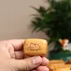 Juguete de Boj Natural para Aliviar el Estrés de Madera DIY Lindo Creativo con Forma de Emoji Adorno de Mano al por Mayor Personalizable