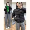 Chaqueta de plumón con capucha de plumón de pato blanco 95 para invierno cálido, ropa exterior corta colorida para otoño/invierno, tres pruebas, joroba pequeña, chaqueta de plumón práctica