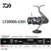 Carrete de Spinning Daiwa 24 Exceler Lt Dawa Slant para Pesca en el Mar, Pesca en Rocas y Pesca Deportiva con Señuelos Profesional