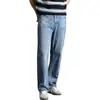 Pantalones rectos para hombre de mezclilla azul lavado y desgastado, nuevo estilo otoño/invierno 2026, silueta relajada, pantalones largos adelgazantes y ligeramente anchos