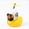 Decoración de Adornos de Coche de Pato Rompiendo Coche Llevado Celebridad de Internet Usa Casco Pato que Sacude la Cabeza Pato Amarillo Pequeño Pato Turbo de Coche