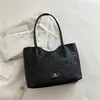 Bolso de mujer transfronterizo de gran capacidad, nueva colección otoño 2026, bolso de hombro versátil y a la moda, bolso tote moderno y casual para el trabajo y el uso diario