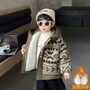 Jaqueta com Capuz Color Block Forrada de Lã para Meninos, Casaco de Pele Grosso Tendência Estilo Coreano, Top Estiloso para Crianças Pequenas