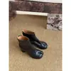 Versão em couro ~ Novas botas estilo coreano simples de bico dividido com salto grosso em formato de casco de porco para mulheres, versáteis e estilosas, adequadas para uso externo, botas que emagrecem