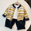 Ropa Infantil Coreana Niños Cárdigan a Rayas Otoño Invierno Ropa Niños Niñas Bebé Bloque de Color Tejido Chaqueta Bordada con Letra