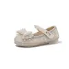 Zapatos de Piel Brillantes con Lazo de Perlas Estilo Coreano para Niñas 2026 Primavera y Verano Nuevos Zapatos de Princesa Suela Suave Punta Redonda Zapatos de Cristal