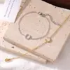 Pulsera en forma de U de herradura con incrustaciones de circonio de cobre de lujo ligero europeo y americano, acero de titanio, diseño geométrico de nicho de alta gama, joyería al por mayor