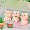 Nueva figura en miniatura de cerdo para decoraciones de bola de cristal DIY de escritorio, con un lindo cerdito comiendo sandía hecho de resina