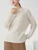 Top plissado de alta qualidade com um design único, novo estilo de outono para mulheres, corte solto, modelagem que afina a silhueta, camiseta de manga comprida com gola alta pequena