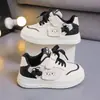 Zapatos Deportivos para Niñas Estilo Nuevo 2026 Primavera y Otoño Zapatos Blancos Infantiles Zapatos Casuales Lindos y Modernos para Niños Mayores Tenis de Suela Suave
