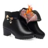 Botas Curtas de Salto Alto Femininas Dropshipping, Botas Curtas de Salto Grosso para Mães, Sapatos de Couro Femininos, Sapatos de Algodão Aveludado de Outono e Inverno para Pessoas de Meia-Idade e Idosas