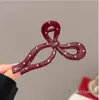 Pinza para el pelo de lunares rojos con un toque de alta gama, Pinza para el pelo de estilo coreano para el día a día, Accesorio para el pelo de pinza de tiburón para la parte trasera de la cabeza de otoño e invierno