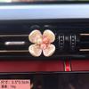 Perfume para coche de alta calidad al por mayor, aromaterapia, decoración para salida de aire, flor de perla, decoración para coche de dama, transfronterizo