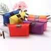 Bolsa de mão moderna em cores de doce, necessaire portátil em formato de bolinho, organizador de skincare e maquiagem para viagem