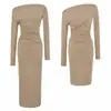 Elegante vestido negro de un solo hombro y manga larga para mujer, perfecto para otoño. Este vestido entallado que realza la figura acentúa tu cintura y caderas, creando una silueta chic y elegante.