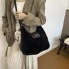 Bolsa Plush Retrô Grande Capacidade para o Dia a Dia Feminina Nova 2026 Bolsa de Ombro Único Transversal Mochila Dupla de Ombro Multiuso Bolsa Feminina