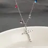 Colar Pingente Cruz de Zircônia Colorida Feminino Luxo Leve Nicho Exquisito Corrente para Clavícula Doce Cool Estilo Menina Spice Colar de Alta Qualidade