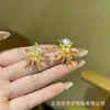 Brincos de Pérola Irregulares com Flor de Íris para Mulheres, um Estilo Popular que Pode Ser Usado de Duas Maneiras, com um Toque de Luxo, Elegantes e Estilosos, Brincos de Luxo Leve