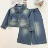 Otoño 2026 Nuevo Conjunto de Top con Cuello de Mezclilla Lavada Suave y Pantalones Casuales Estilo Coreano para Niñas Tendencia 6895