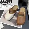 Chinelos Fechados Tecidos Estilo Coreano para Mulheres 2026 Novo Modelo Solado Plataforma Slip-On Antiderrapante Versátil Moderno Chinelos Fechados para Uso Externo