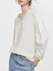 Blusa floral de encaje con cuello en V para mujer, nueva colección de otoño 2026, camisa casual blanca hueca elegante y sofisticada estilo francés